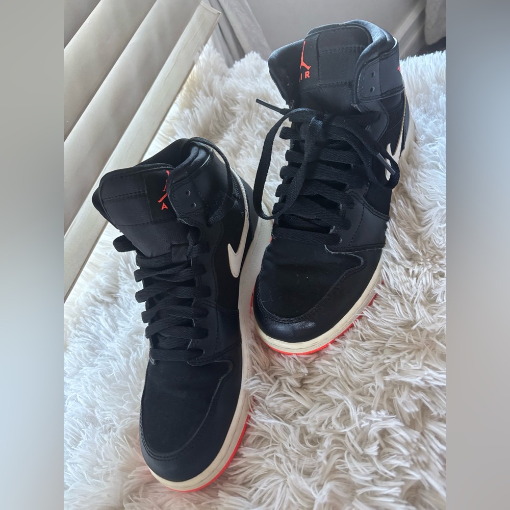 Jordan Sneakers Black and Pink - Picture 6 of 6